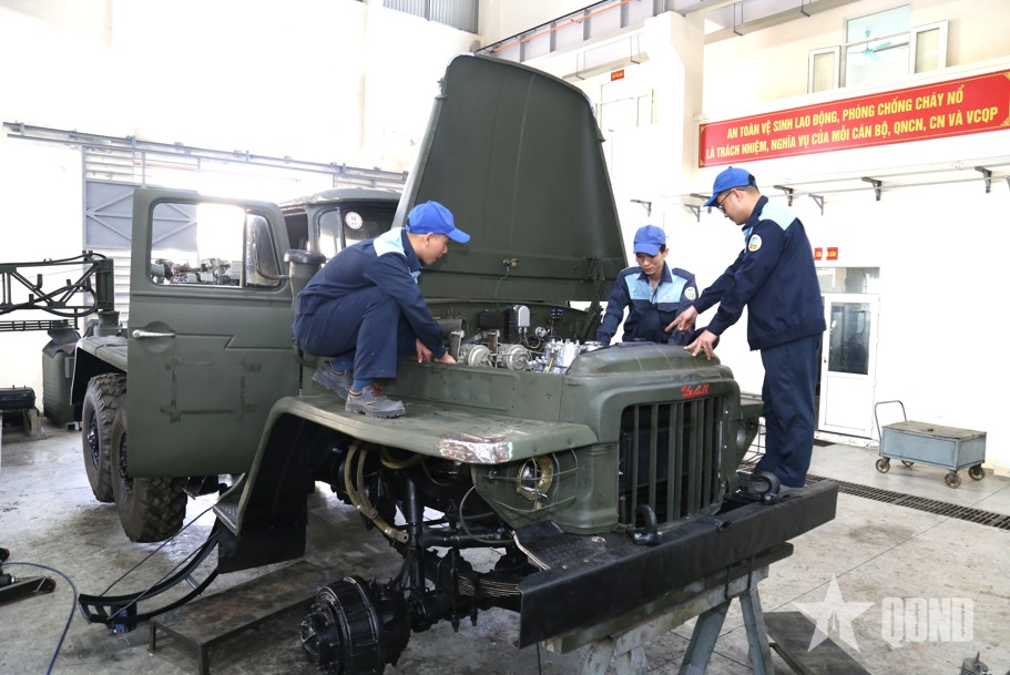 Giải bài toán nhân lực và công nghệ ở Nhà máy A34